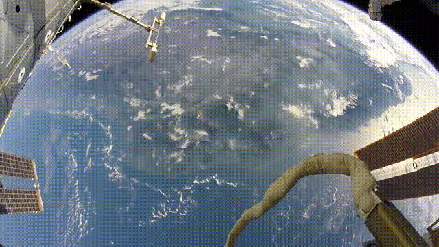 A NASA astronaut films his spacewalk — and a breathtaking view of Earth